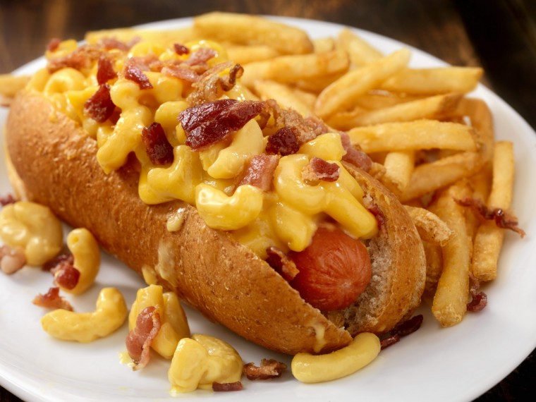 Mac N’ Cheese Hot Dogs with Bacon